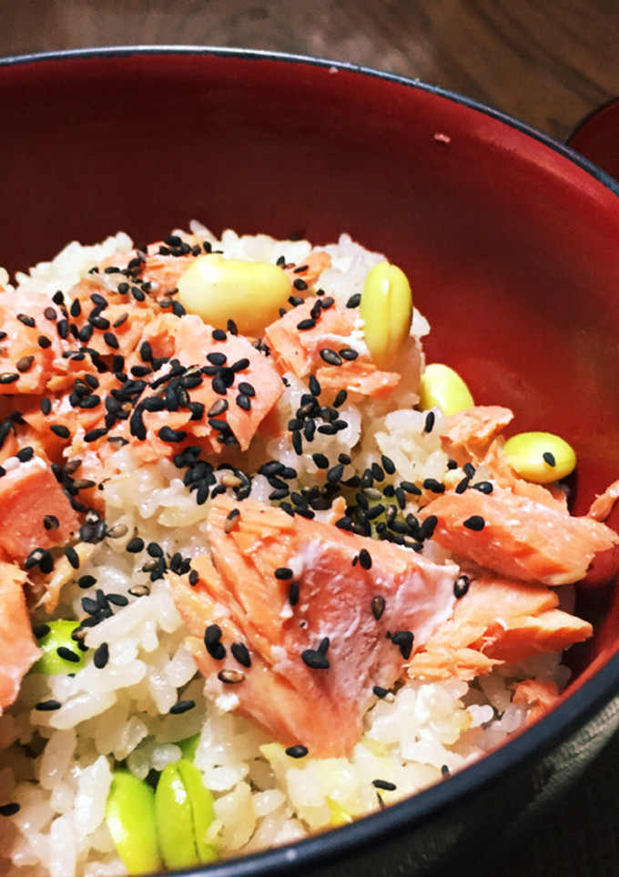 鮭とサツマイモと枝豆の炊き込み御飯-レシピのメイン写真