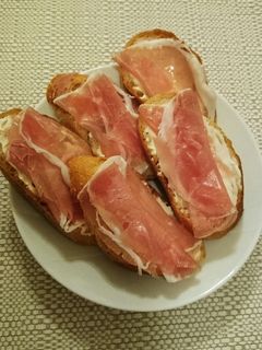 生ハム×クリームチーズ フランスパンのせ-レシピのメイン写真