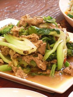 青梗菜とブロッコリーの肉炒め-レシピのメイン写真