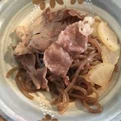 รูปของ 牛肉と大根と糸こんにゃくのすき焼風炒め
