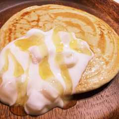 รูปของ そば粉パンケーキ〜ヨーグルト蜂蜜〜