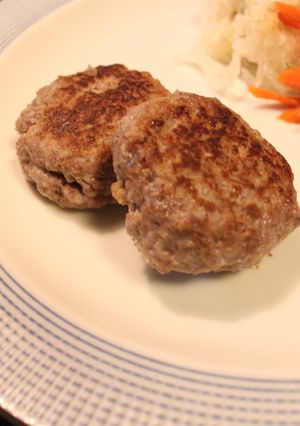 なかはフワフワ、肉汁たっぷりミニバーグ-レシピのメイン写真