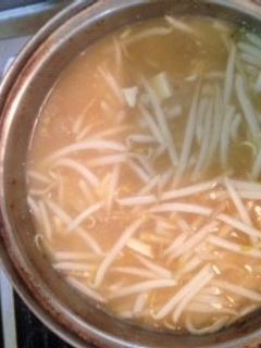 簡単!豆腐ともやしの味噌汁-レシピのメイン写真