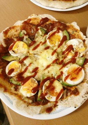 アボカドとゆで卵のスパイシーピザ-レシピのメイン写真