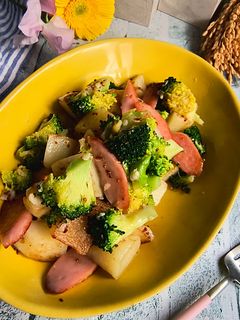 ブロッコリーと魚肉ソーセージ塩麹炒め-レシピのメイン写真