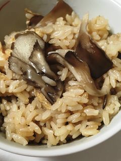 いりこ香る優しい味!きのこの炊き込みご飯-レシピのメイン写真