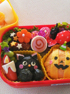 ハロウィンオムライスと黒ネコ弁当-レシピのメイン写真