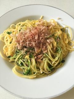 かつお節たっぷりでカイワレと卵のパスタ-レシピのメイン写真