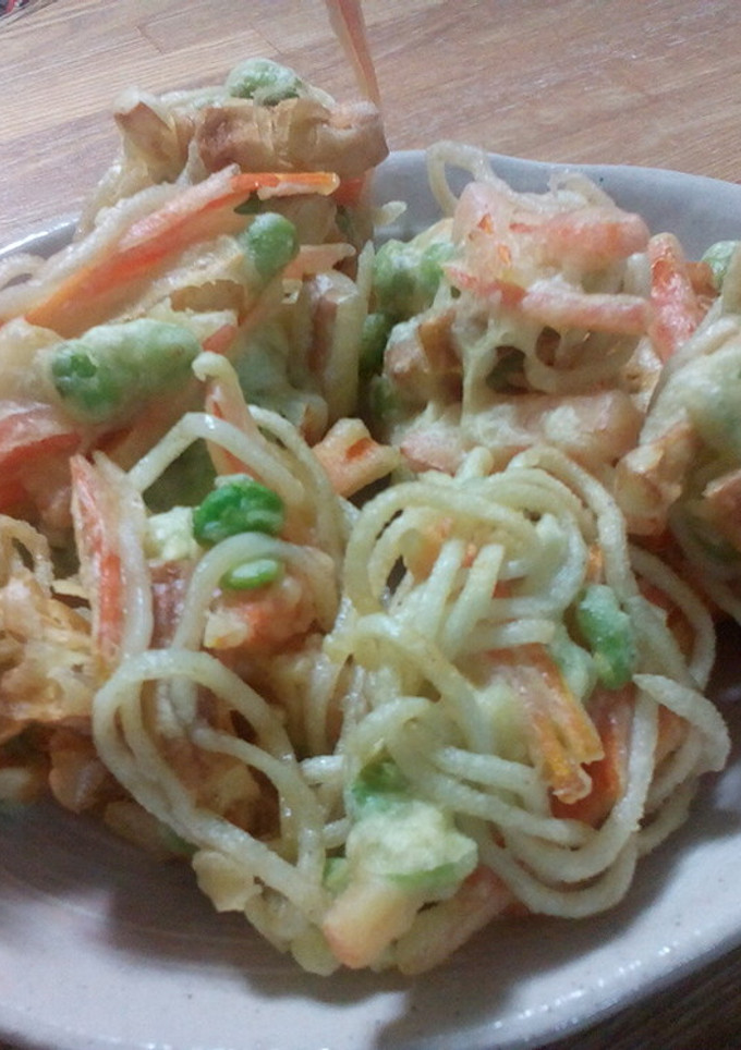 うどんで枝豆ちくわ人参のかき揚げ(๑´ڡ-レシピのメイン写真