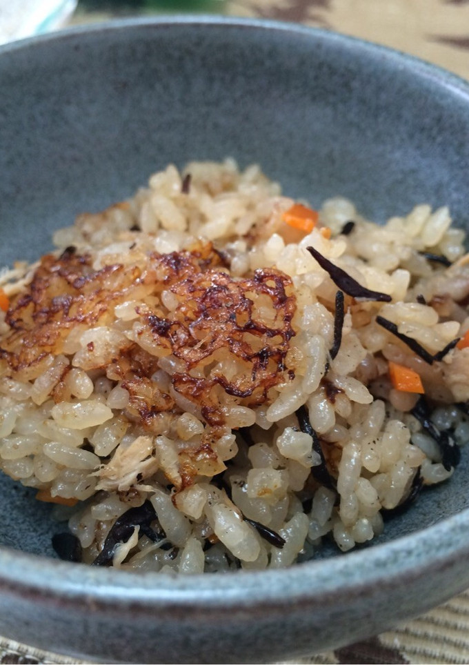 ひじきとツナと人参と白ゴマの炊き込みご飯-レシピのメイン写真