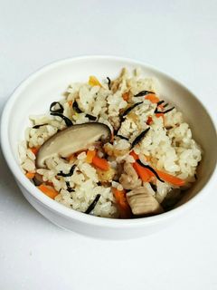 人参とひじきの炊き込みご飯-レシピのメイン写真