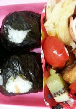 次女遠足初弁当☆おにぎり&唐揚げ-レシピのメイン写真
