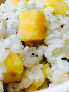 材料3つ!!さつまいもの混ぜご飯-レシピのメイン写真