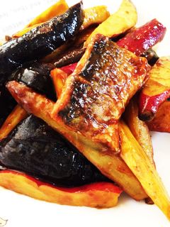 ご飯進む♡秋刀魚と薩摩芋の甘辛カレー炒め-レシピのメイン写真