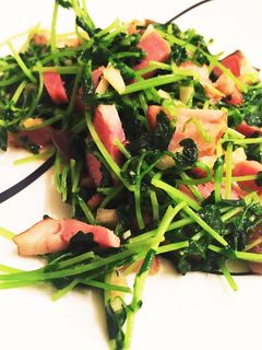簡単♪豆苗とベーコン、椎茸のニンニク炒め-レシピのメイン写真