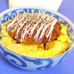 รูปของ オムレツコロッケ丼