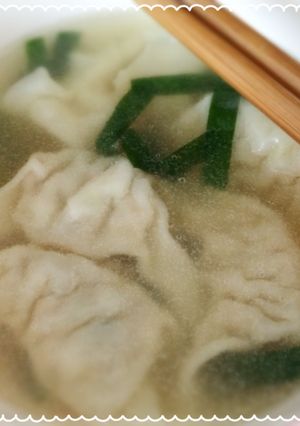 餃子とニラの中華風スープ-レシピのメイン写真