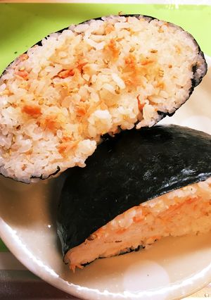おにぎらずやおにぎりに☆鮭マヨ白ゴマ♡-レシピのメイン写真