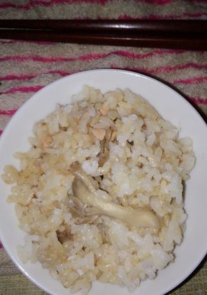 鮭水煮缶の炊き込みご飯-レシピのメイン写真