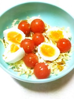 キャベツ福神漬けトマトゆで玉子サラダ-レシピのメイン写真