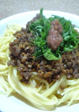 梅が香る☆納豆と挽肉の和風パスタ-レシピのメイン写真