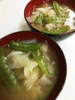 朝食 キャベツと絹さやの味噌汁-レシピのメイン写真