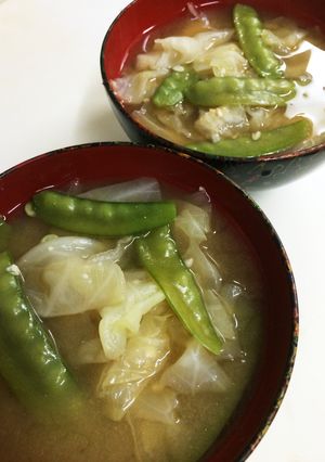 朝食 キャベツと絹さやの味噌汁-レシピのメイン写真