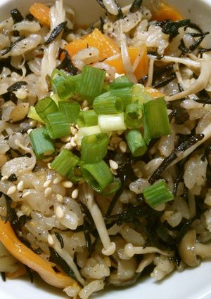 ひじきときのこ 十六穀米の炊き込みご飯！-レシピのメイン写真