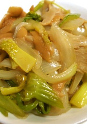 簡単！庄内麩とセロリ、玉葱の炒め煮-レシピのメイン写真