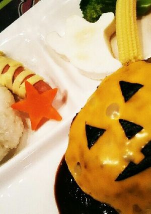子供喜ぶ♪簡単ハロウィンハンバーグ-レシピのメイン写真