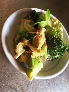 簡単!キャベツとブロッコリーの野菜炒め-レシピのメイン写真