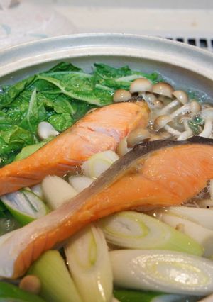 土鍋で、鮭と野菜の味噌煮込み-レシピのメイン写真