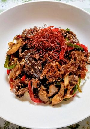 簡単ランチ！キノコと牛肉のチャプチェ丼-レシピのメイン写真