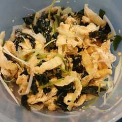 รูปของ 油揚げとネギとワカメの味噌ごま油和え