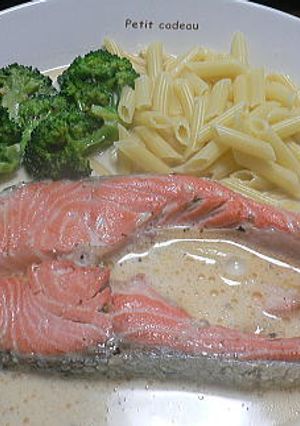 簡単～ホワイトソースのサーモン煮-レシピのメイン写真