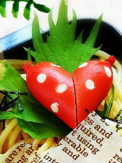 キャラ弁にハートウィンナーのドット柄-レシピのメイン写真