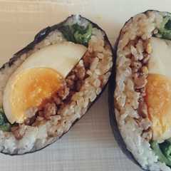 รูปของ 簡単！台湾ルーロー飯がおにぎらずに変身♪