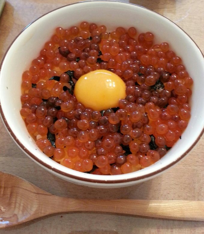 おうちでイクラ丼♡禁断の卵黄のせ by sariyum 【クックパッド】 簡単