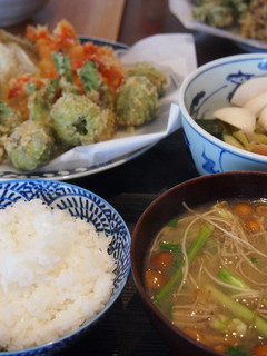 三関のせりとなめこのシンプル味噌汁-レシピのメイン写真