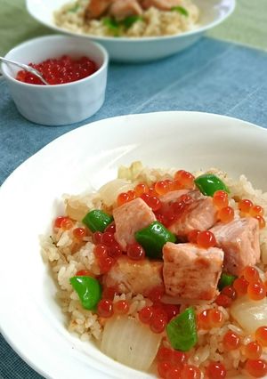 残りご飯で⭐秋鮭ゴロゴロ親子ピラフ-レシピのメイン写真