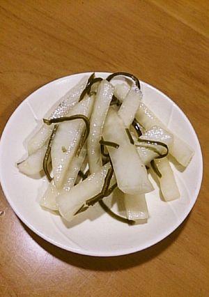 簡単！大根あっさり味の甘酢塩昆布浅漬け-レシピのメイン写真