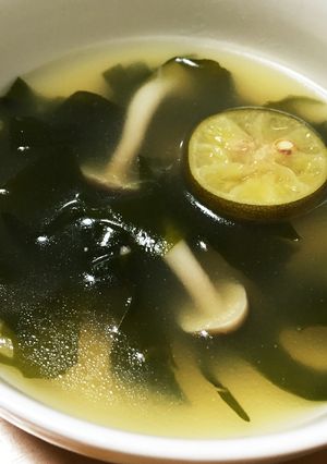 すだち入り♪ゴクゴク飲めるわかめスープ-レシピのメイン写真