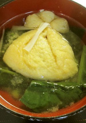 つるむらさきと餅巾着（練物で）のお味噌汁-レシピのメイン写真