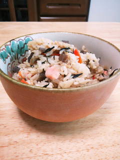 めんつゆで簡単鮭の炊き込みご飯-レシピのメイン写真