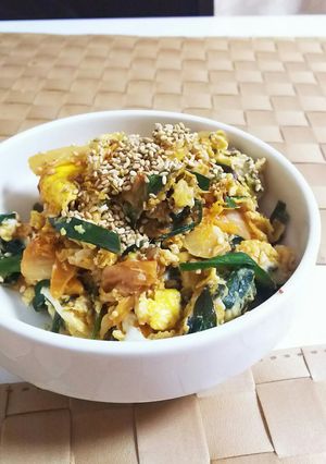 余ったキムチの消費にも♪キムチ入りニラ玉-レシピのメイン写真