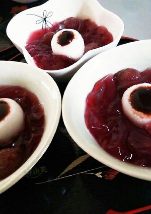 ハロウィンに♪血の池ゼリー 目玉入り-レシピのメイン写真