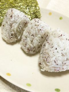 しらす入りゆかりおにぎり♫-レシピのメイン写真
