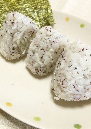 しらす入りゆかりおにぎり♫-レシピのメイン写真