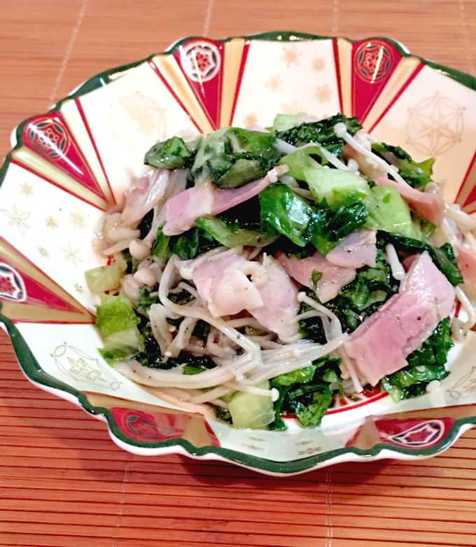 えのきとベーコン炒めのリーフレタスサラダ by ぷよりんご