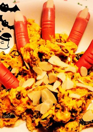 おばけかぼちゃのサラダに指を添えて(笑)-レシピのメイン写真